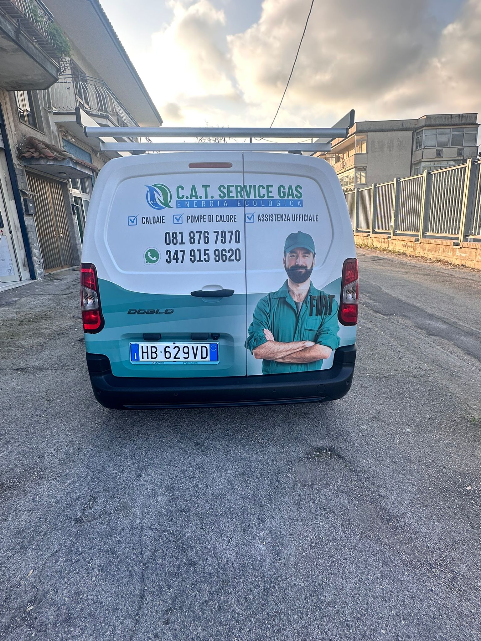 Personalizzazione furgone Cat Service